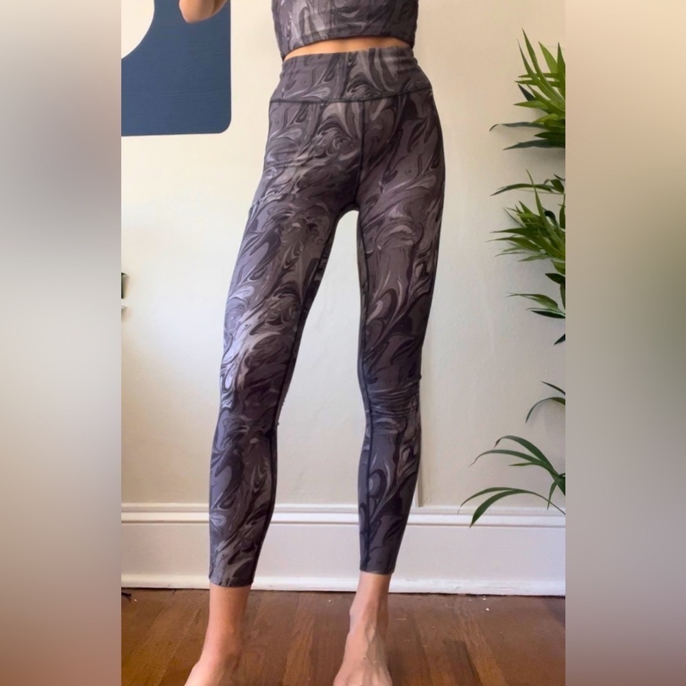 Abercrombie Marbled Active Wear Crop Tank | XS - Picture 3 of 3